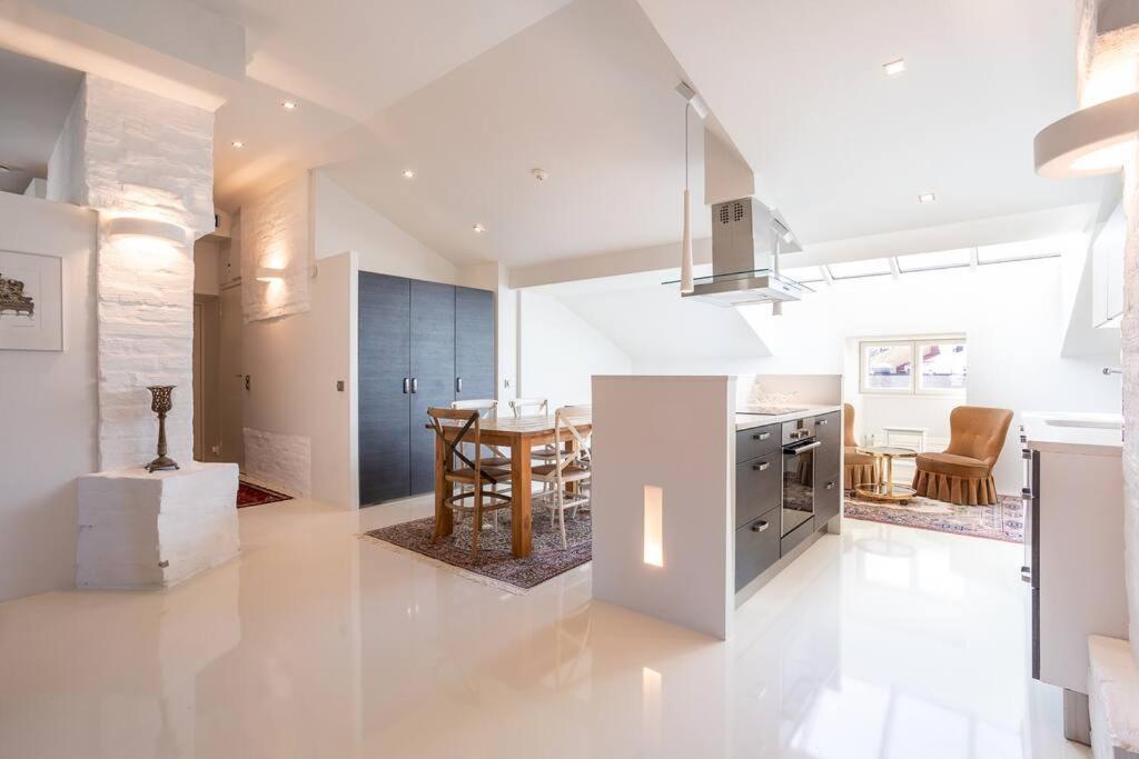 Huoneisto Stunning Huvilakatu Penthouse Helsinki